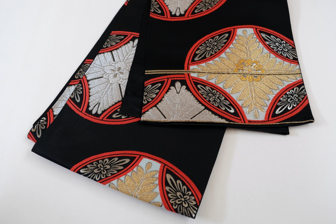 アンティーク袋帯☆ブラックベースにシルバーやゴールドの古典柄 励ませ