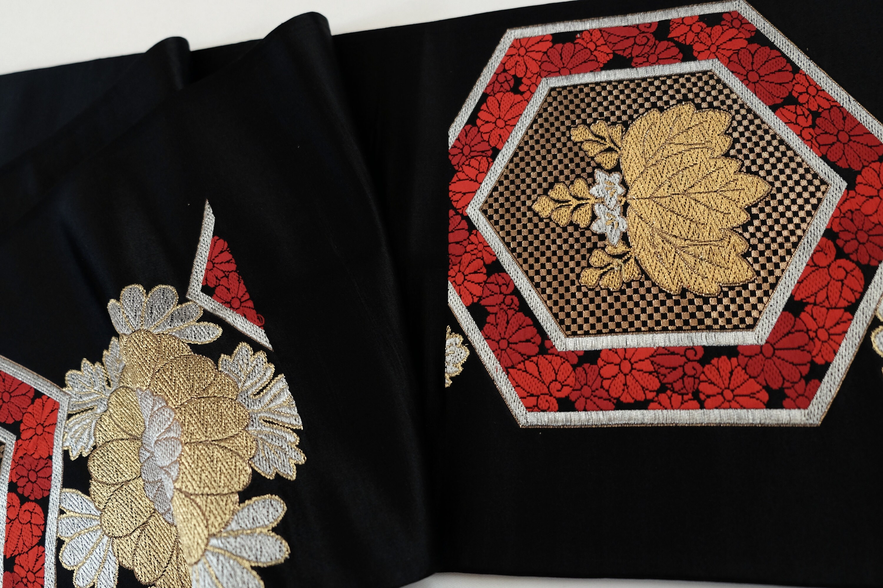 Floral Obi Sash - Japanese Kamon Motifs - Kimono Accessories