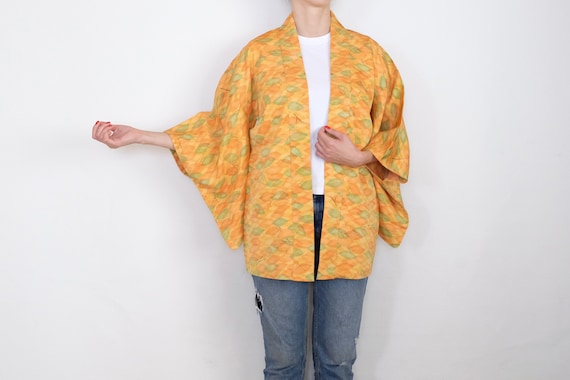 カラフルな羽織 - 葉のモチーフ - 日本の着物カーディガン