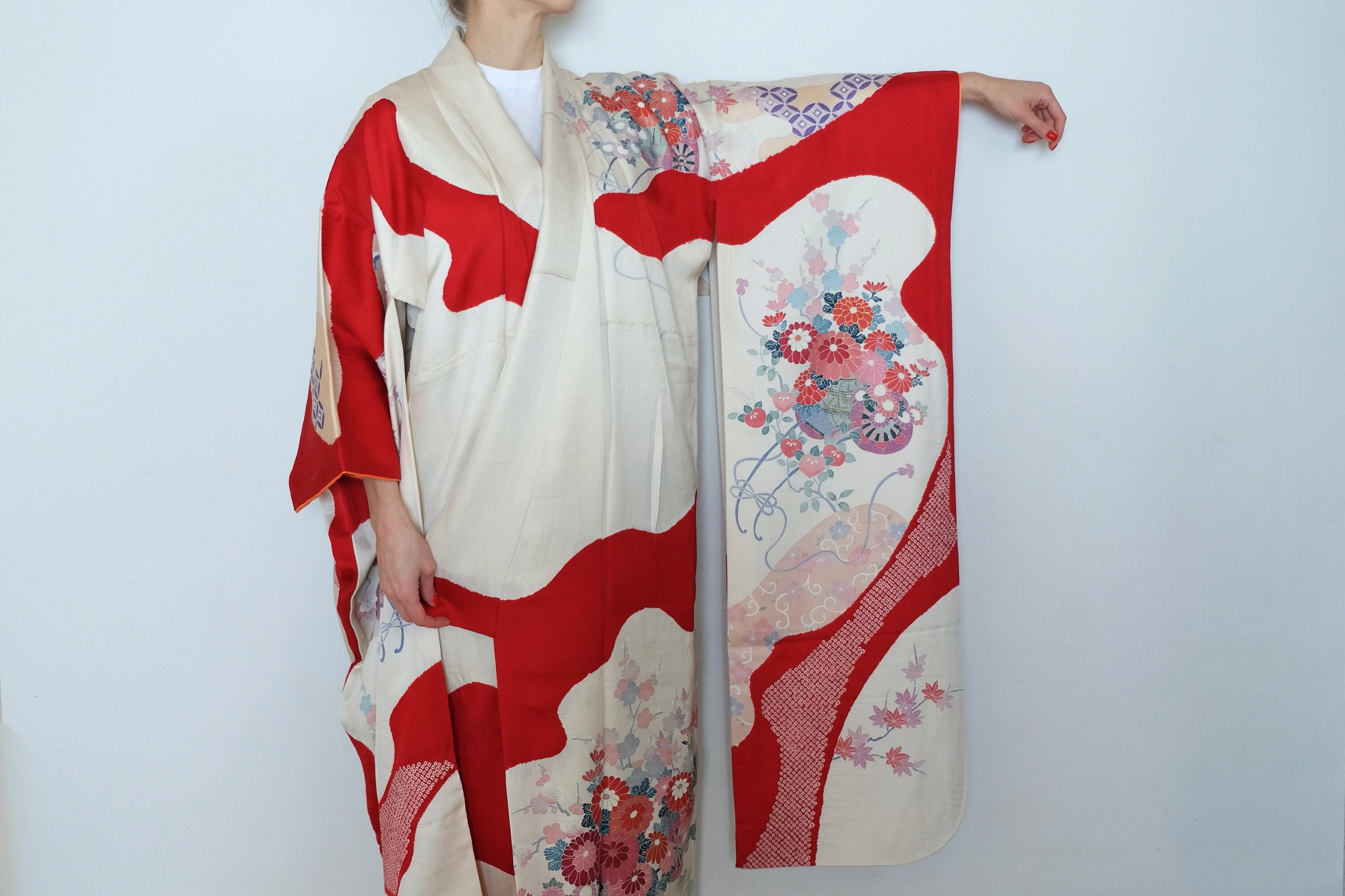 Floral Furisode - Traditional Japanese Motifs - Japanese Furisode