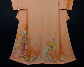 Peach Kimono - Traditional Japanese Motifs - Vintage Clothing from Japan - Authentic Kimono - Kimono for Women