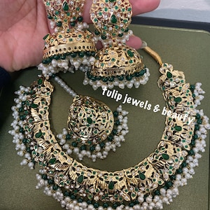 Hyderabadi Indian jewelry necklace set  jhumki and tikka Indian Jewellery Pakistani designer Jewellery Jhumki emerald jewellery sabyasachi