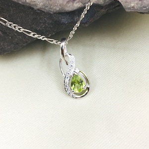 925 Silver Pendant- Peridot Pendant- Peridot Necklace- Gemstone Pendant- August Birthstone- Leo Zodiac Pendant - Green Pendant - Cutstone