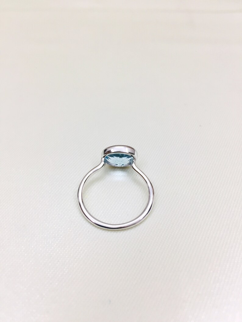 Bezel Ring Promise Ring Gift /& Present Wedding Gift 925 Silver Ring Thin Band Ring Oval Ring Natural Blue Topaz Ring Stacking Ring