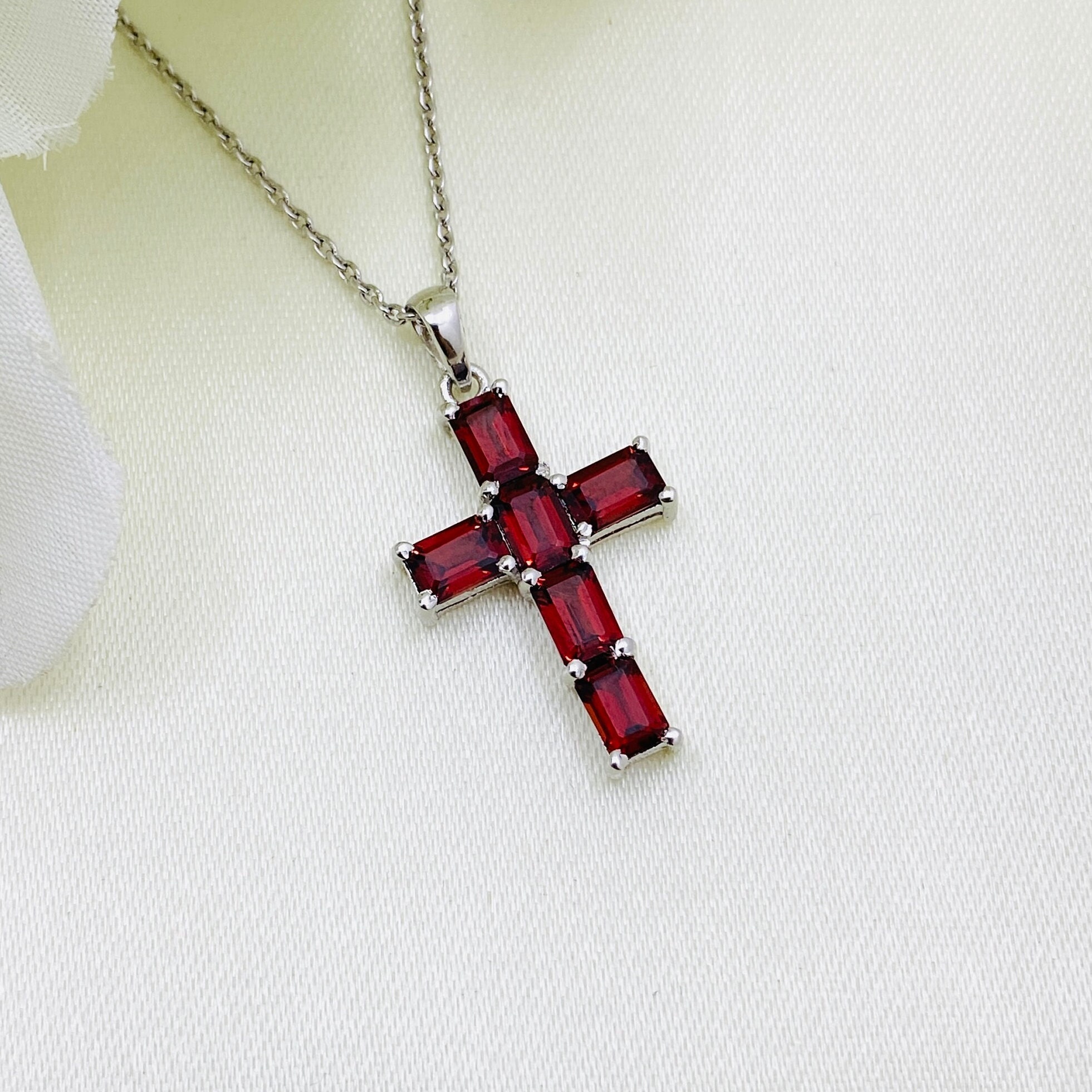 Pendentif Croix Vermeil Grenat - Bijou Religieux Catholique Occasion, Dévotion, Couleur Argenté