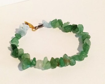 Gemstone Green Bracelet. A green chakra bracelet handmade using chipped gemstones. Mixed stone Jewelry gift. Healing stones Jewelry gift.