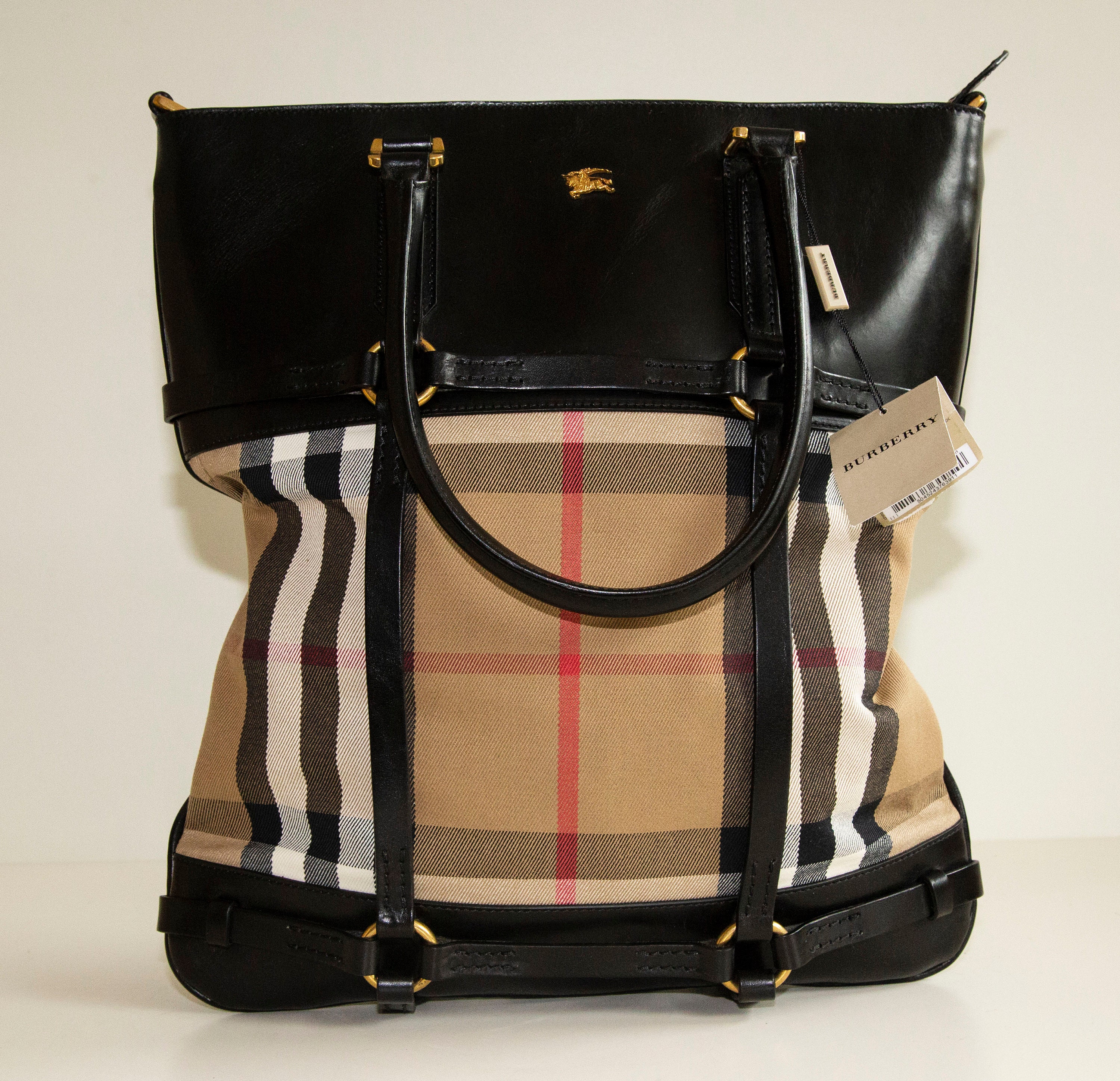 Burberry Bridle House Tote in Very Good Condition -  Israel