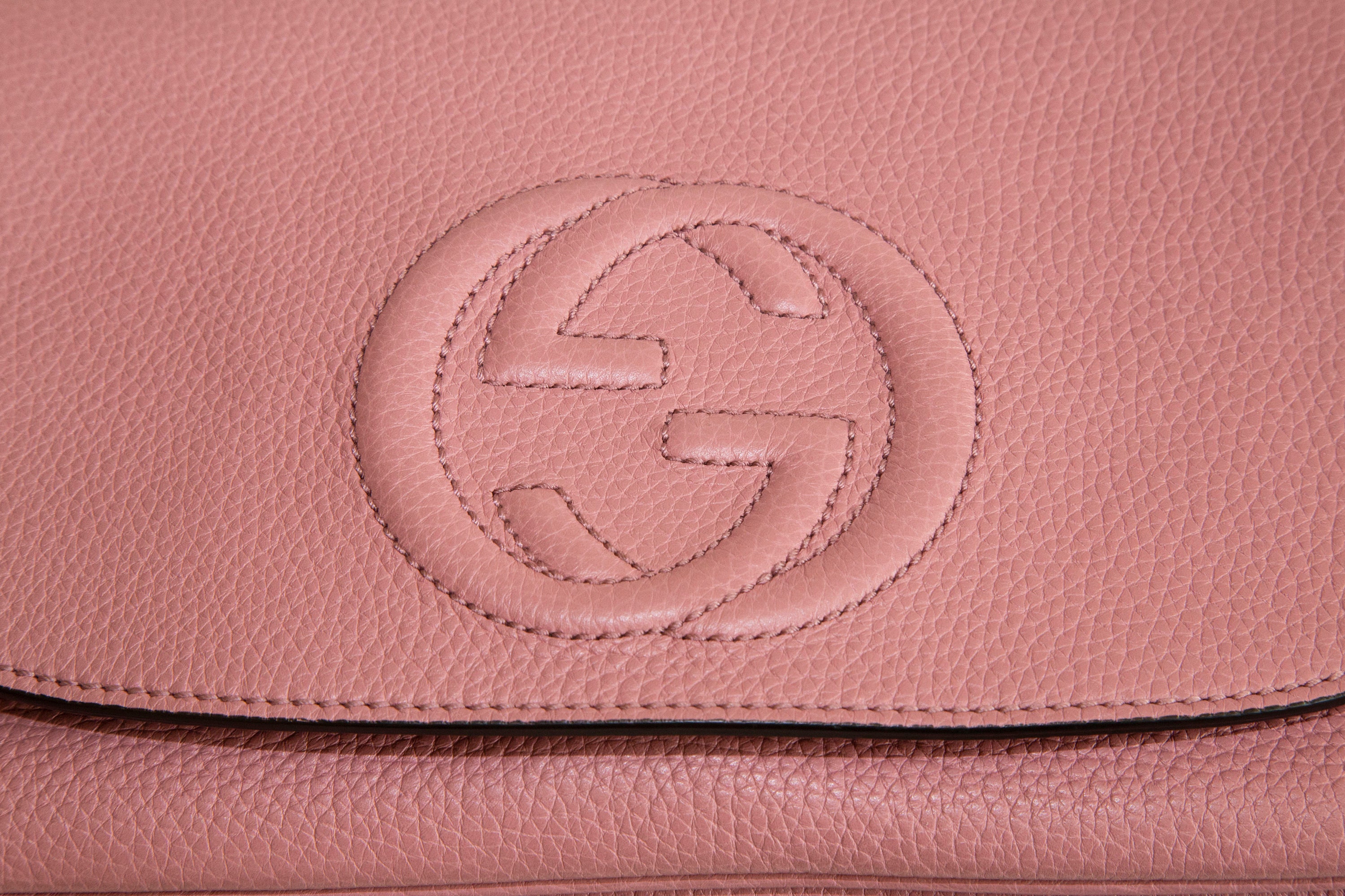 Gucci Soho Leather Cross-Body Bag in Pink