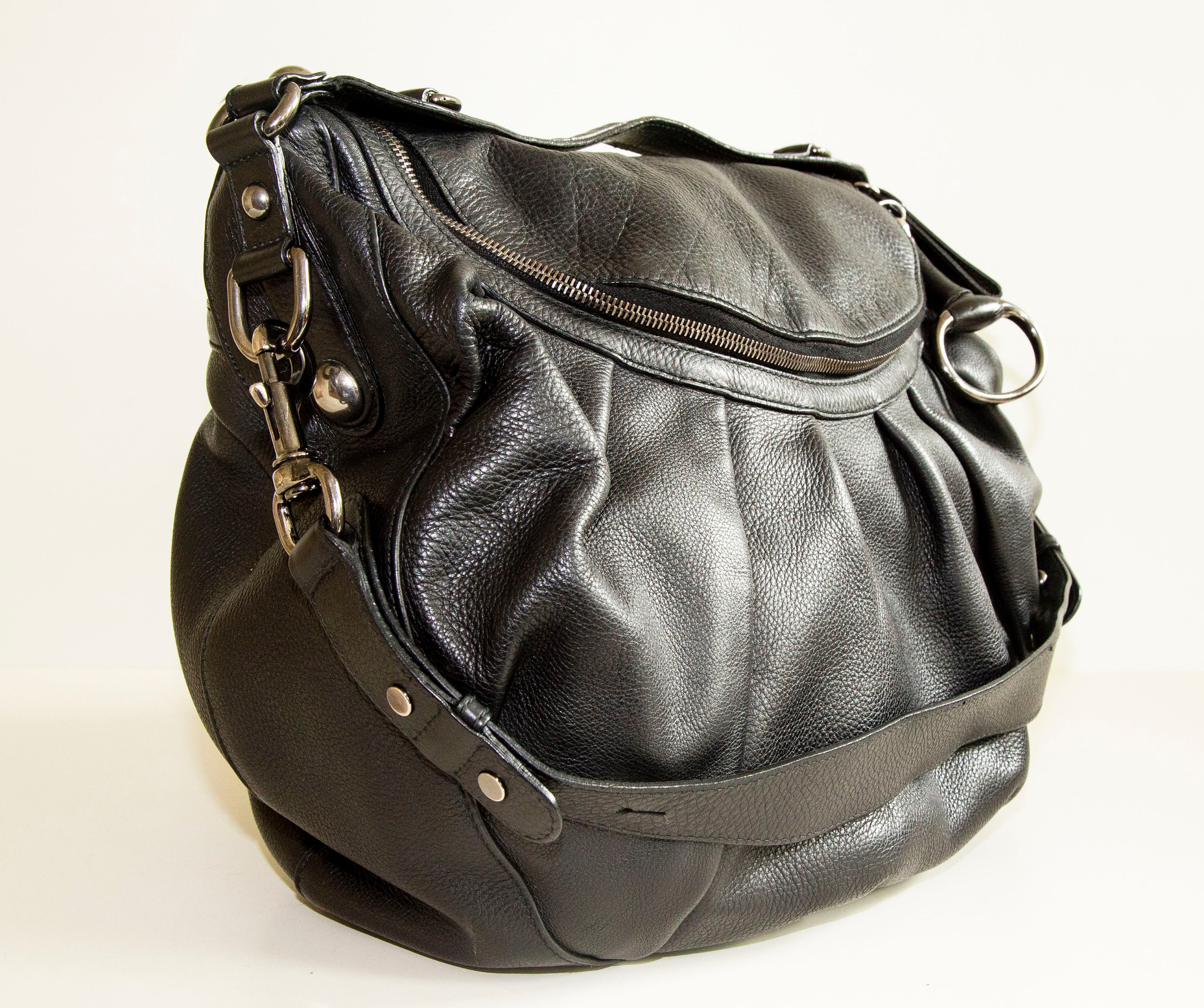 Gucci black best sale pebbled leather bag