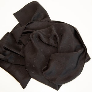 Replica Louis Vuitton Nero di Collegio Sciarpa cappello e guanti Imitazioni  Outlet Online