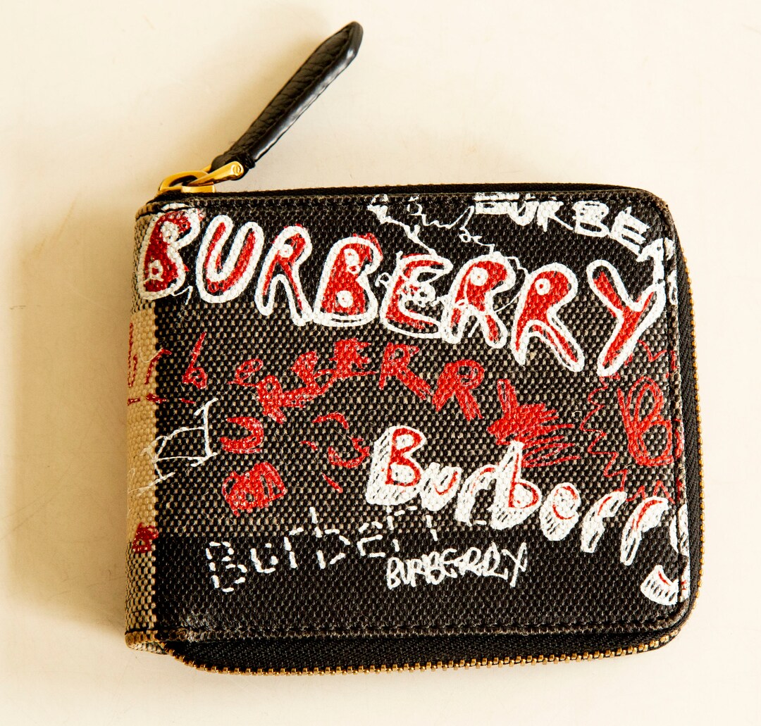 Burberry graffiti card holder 2025