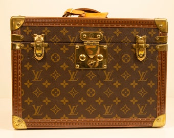 Étui rigide Louis Vuitton Monogram Boite Pharmacie Vanity des années 1990 en bon état vintage