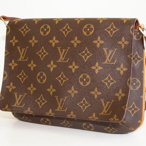 I bought Louis Vuitton Dupe bag only for INR 750/- ONLY in INDIA. 