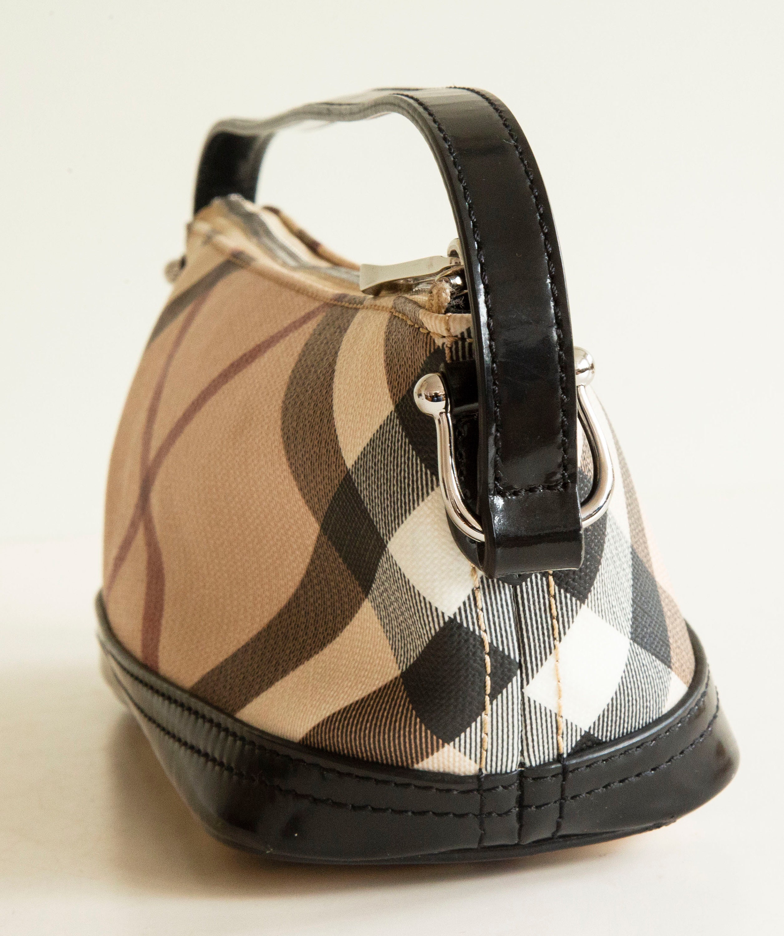 Burberry Nova Check Pochette Shoulder Bag in Good Condition 