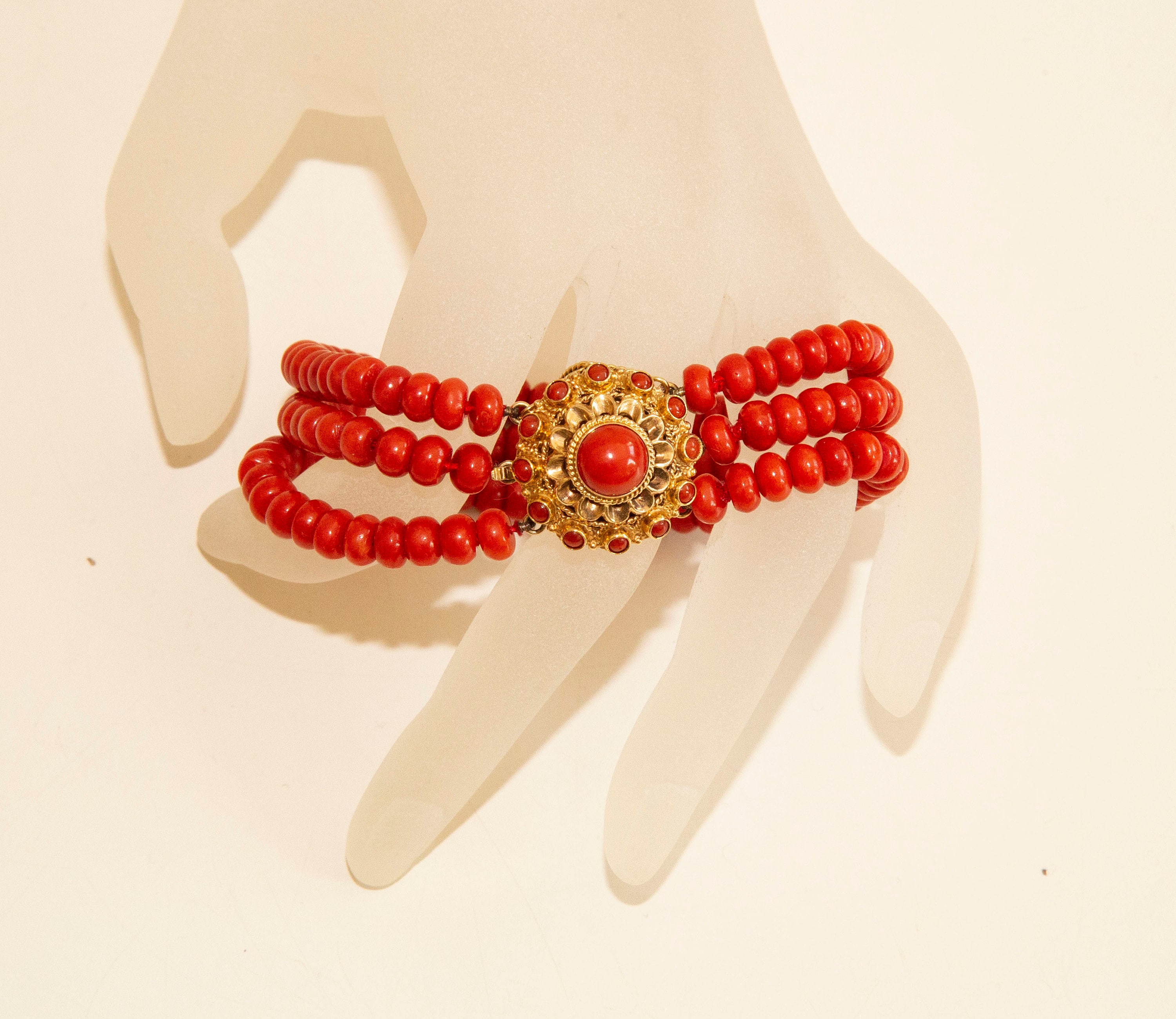 Summer in Beads • Bracelet From Large Antique Coral With Modern Clasp,  Circa 1900/2023 • Hofer Antikschmuck