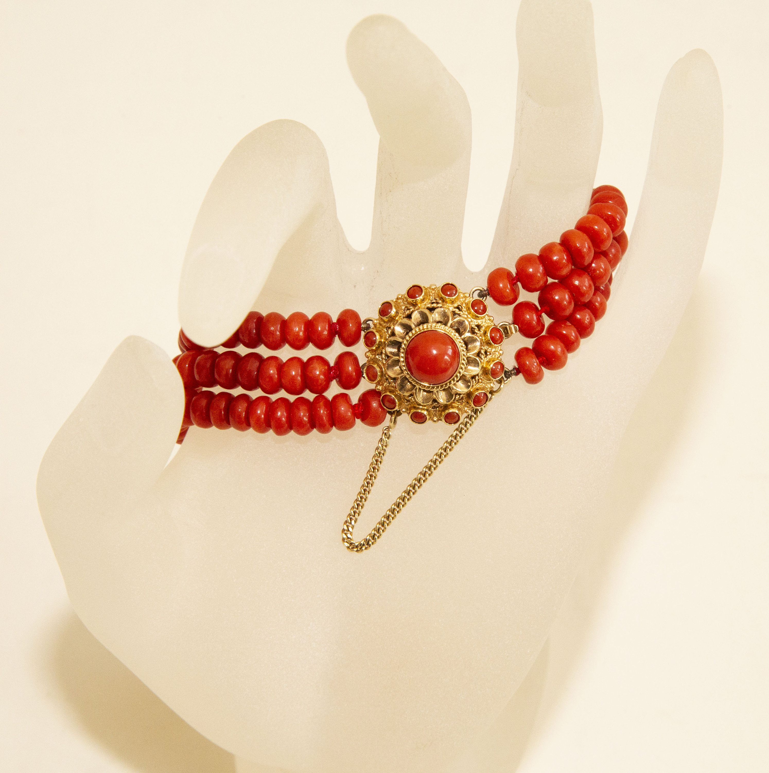 Georgian 18ct Gold & Coral Bracelet with Heart Drop in Original Case (374W)  | The Antique Jewellery Company