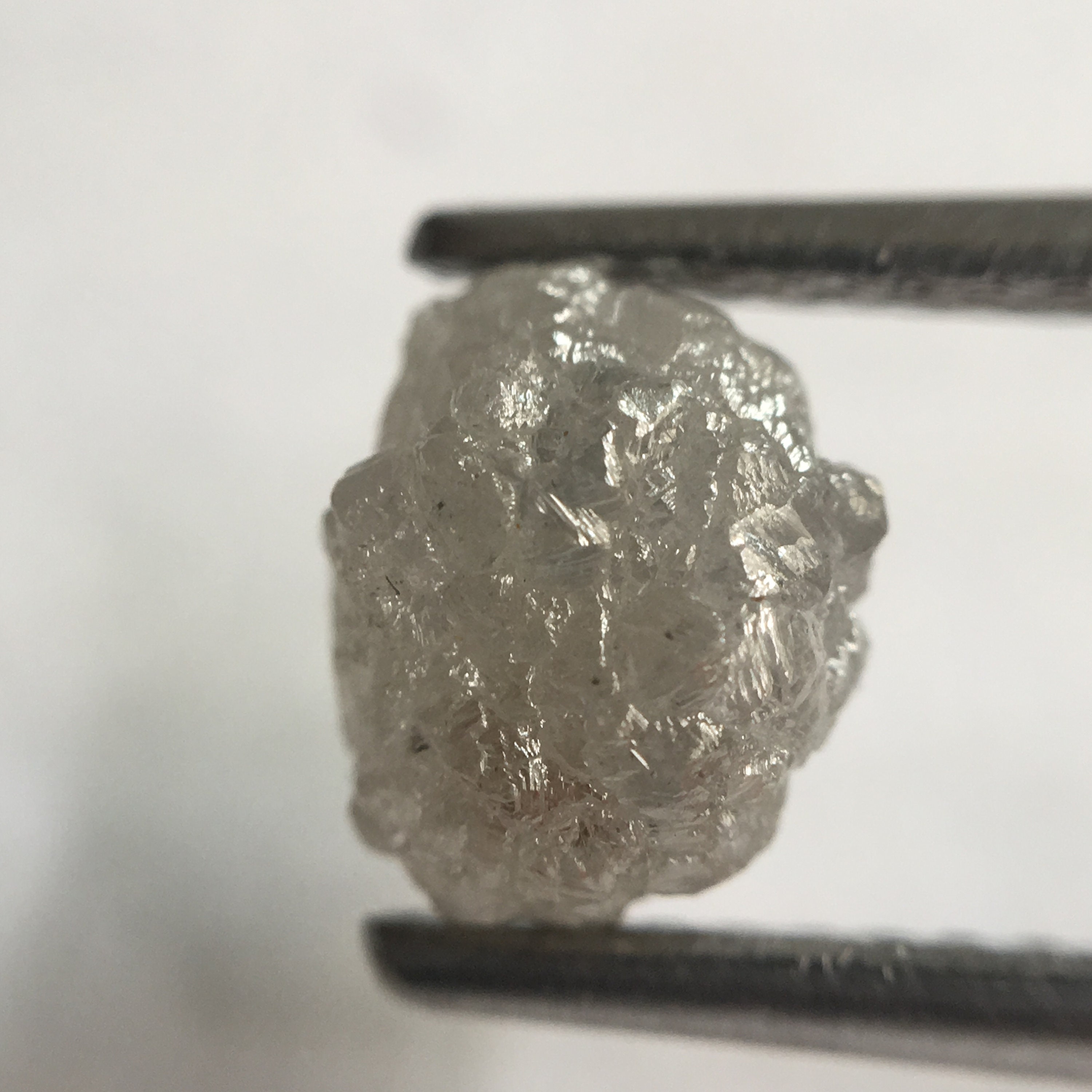 1,39 ct naturel brut brut non-coupe Loose gris diamant couleur 7,00 mm x 6,62 mm, brut diamant cristal terre extrait origine Afrique du Sud 1,39 ct naturel brut brut non-coupe Loose Loose Loose gris diamant couleur 7,00 mm x 6,62 mm, brut diamant cristal terre extrait origine Afrique du Sud 5fdab8