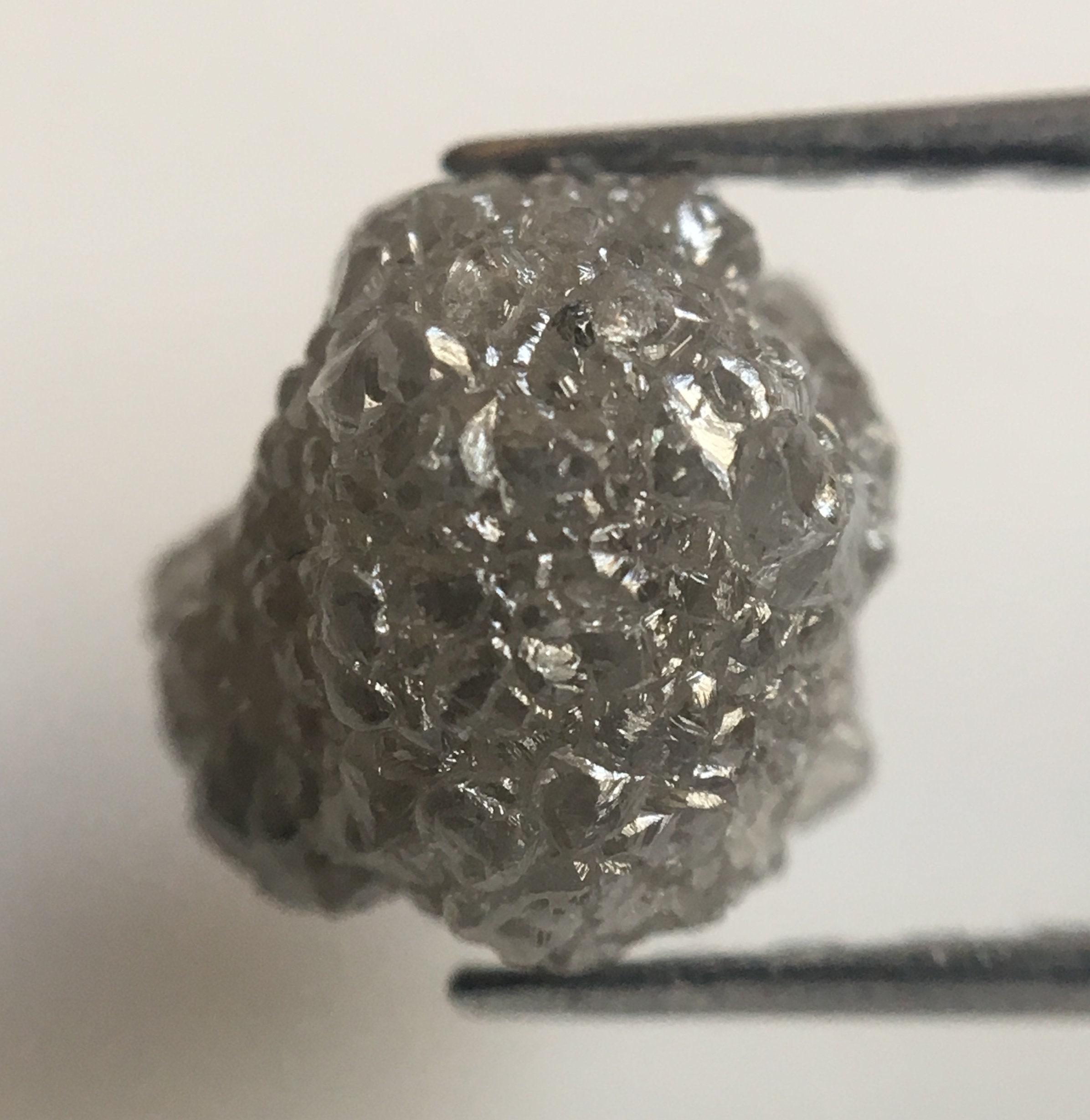 Diamant Brut Naturel "blanc Neige" 1,49 Ct - 7,52 Mm, Forme Irrégulière, Non Percé, Qualité I3 - DB163