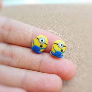 Minion Ohrstecker. Handgefertigte Polymer Clay. Nettes Geschenk für Jedermann