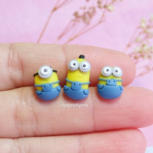 Minion Ohrstecker. Handgefertigte Polymer Clay. Nettes Geschenk für Jedermann