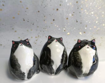 Chonky Cat Ceramic Bud Vase. Tuxedo Cat. Dried Flowers Vase. Incense Holder. Handmade Pottery. Beautiful Collectibles