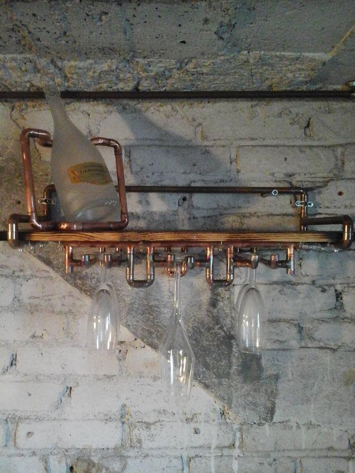 Etagére Rustique en Cuivre et Bois Brut avec Support Pour Flûtes de Champagne ou Verres à Vin