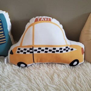 coussin de voiture de taxi vintage, décor de pépinière de voiture de taxi, jouet en peluche de voiture d'enfants, décor de chambre de voiture jaune
