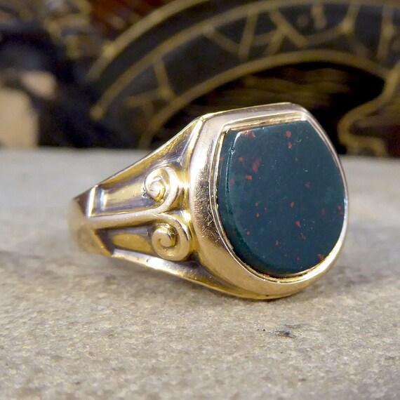 Edwardian Bloodstone Signet Ring in 15ct Yellow Go