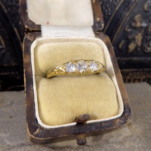 Edwardian Three Stone Diamond Ring with Swirl Gallery in 18ct Yellow Gold RG1344