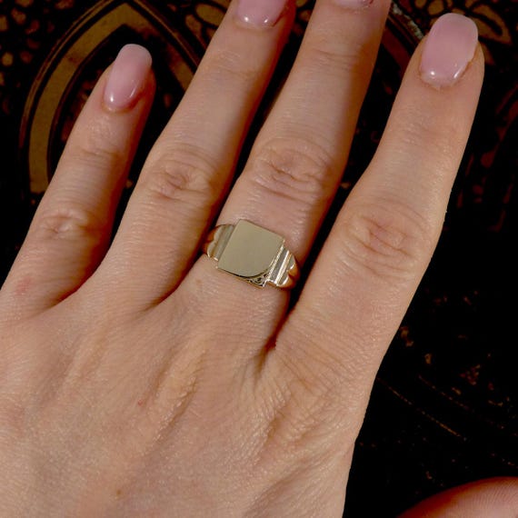 Vintage Rectangular Faced Signet Ring in 9ct Old … - image 7