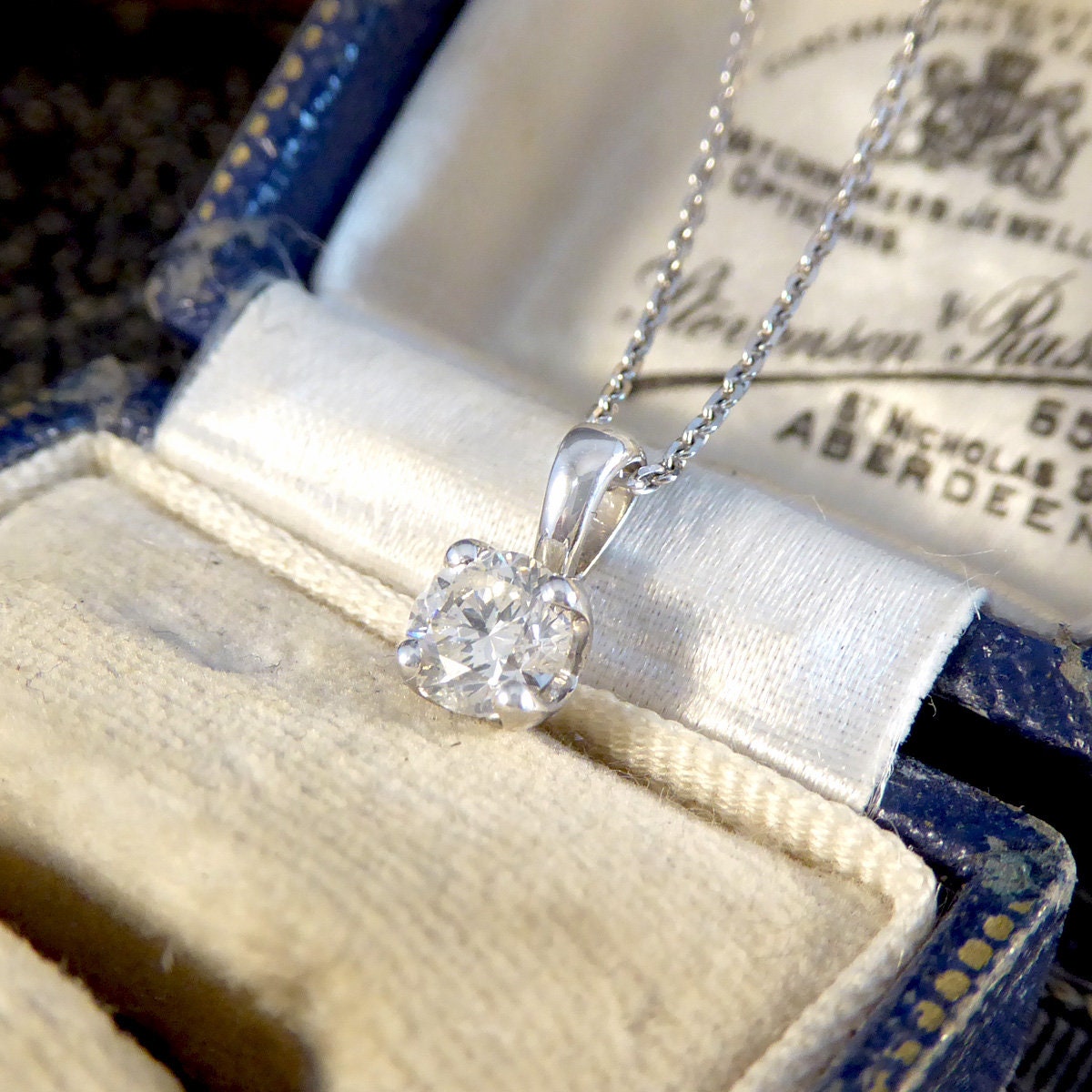 3 Karat Smaragdschliff Labor-Diamant Solitär-Halskette 14K Gold