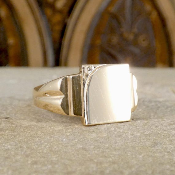 Vintage Rectangular Faced Signet Ring in 9ct Old … - image 3