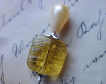 Hat jewelry, *Yellow glass*, short hatpin-hatpin- old and new- mix from bildmarie- for castle ball or theme party