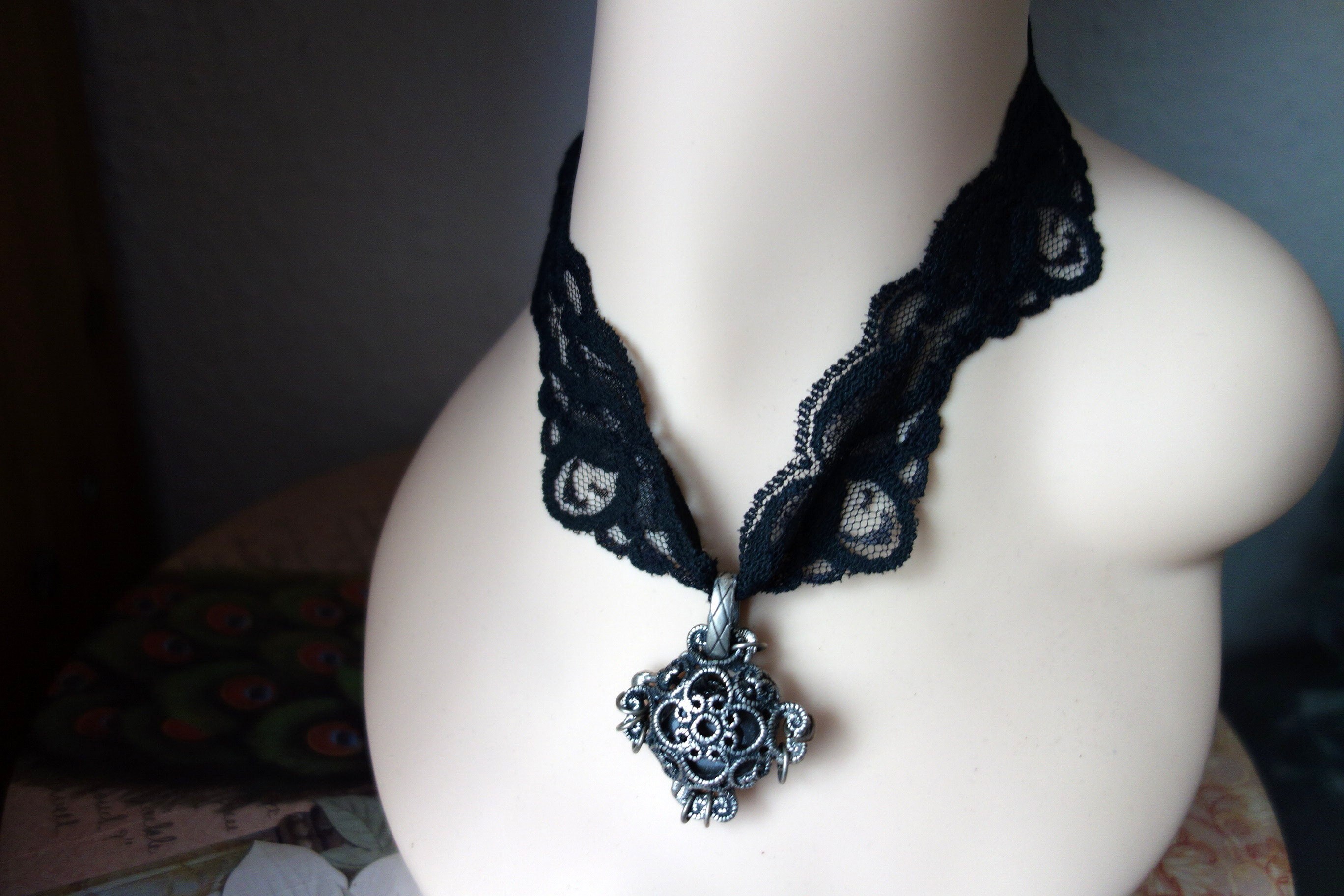 Claire's choker - Etsy