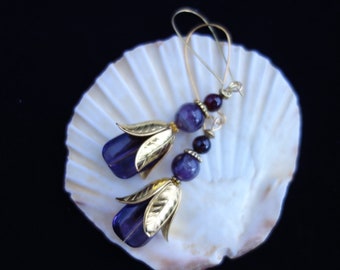 Flower jewelry, purple earrings, flower earrings, purple drop earrings, earrings with Bohemian glass beads