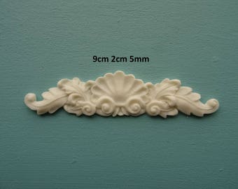 Decorative ornate center applique furniture moulding 014A