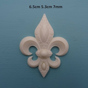 Decoratief fleur-de-lis-appliqué meubellijst P25