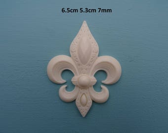 Decorative fleur-de-lis applique furniture moulding P25