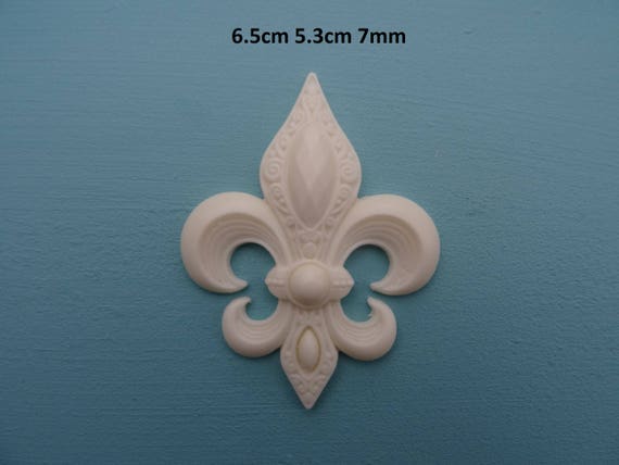 Decorative fleur-de-lis applique furniture moulding P25