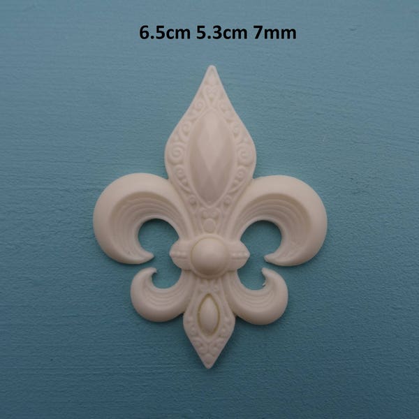 Decorative fleur-de-lis applique furniture moulding P25