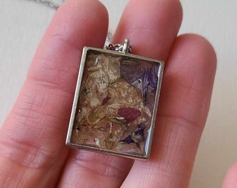 Botanical floral Christmas necklace gift pressed flower resin necklace, minimalist resin pendant, dried flower vintage jewelry