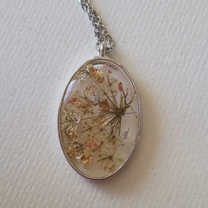 Botanical floral Christmas necklace gift pressed flower resin necklace, minimalist resin pendant, dried flower vintage jewelry