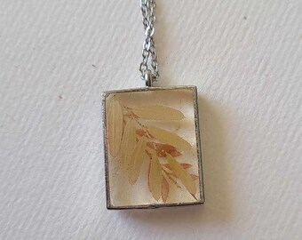 Botanical floral Christmas necklace gift pressed flower resin necklace, minimalist resin pendant, dried flower vintage jewelry