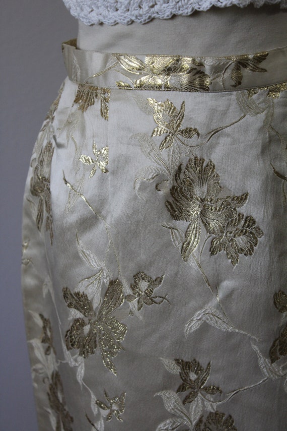 Vintage 60's 70's Asian Cream Gold Metallic SILK … - image 4