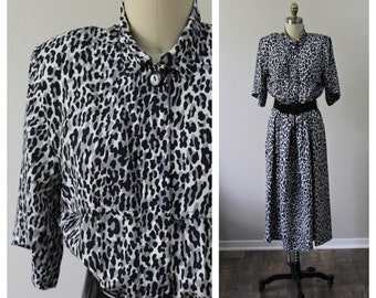 STORE CLOSING Vintage 1980s 80s Black white cheetah leopard animal print safari rayon belted midi Dress // al dente // US 6 Small