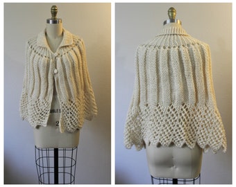 Vintage 60s 70s Handgemaakte oma hand gebreide haak trui Cape Poncho Boho Hippie sjaal wrap // One Size