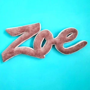 Kursiv Name Samtkissen (Zoe), Lernspielzeug, Initial Kissen, Geburtstagsidee Geschenk, Alphabet Kissen.