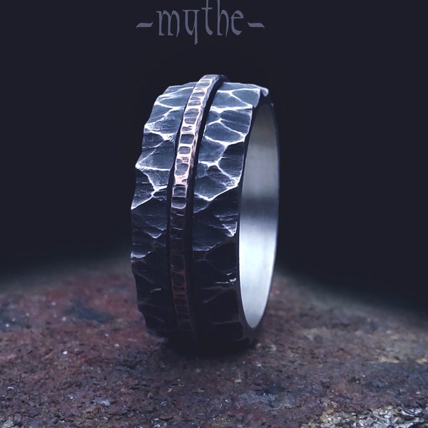 Amazing Effect! Black Silver and Copper. Silver wedding ring with a predatory texture, forged copper strap. Bague Homme