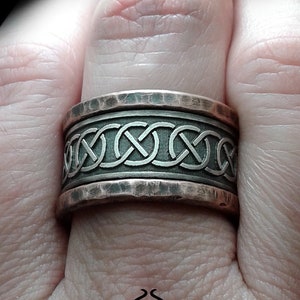 Celtic knot - a wide, massive wedding ring with the Celtic knot motif with forged copper edges. Silver Copper Wedding Celtic ornament ring