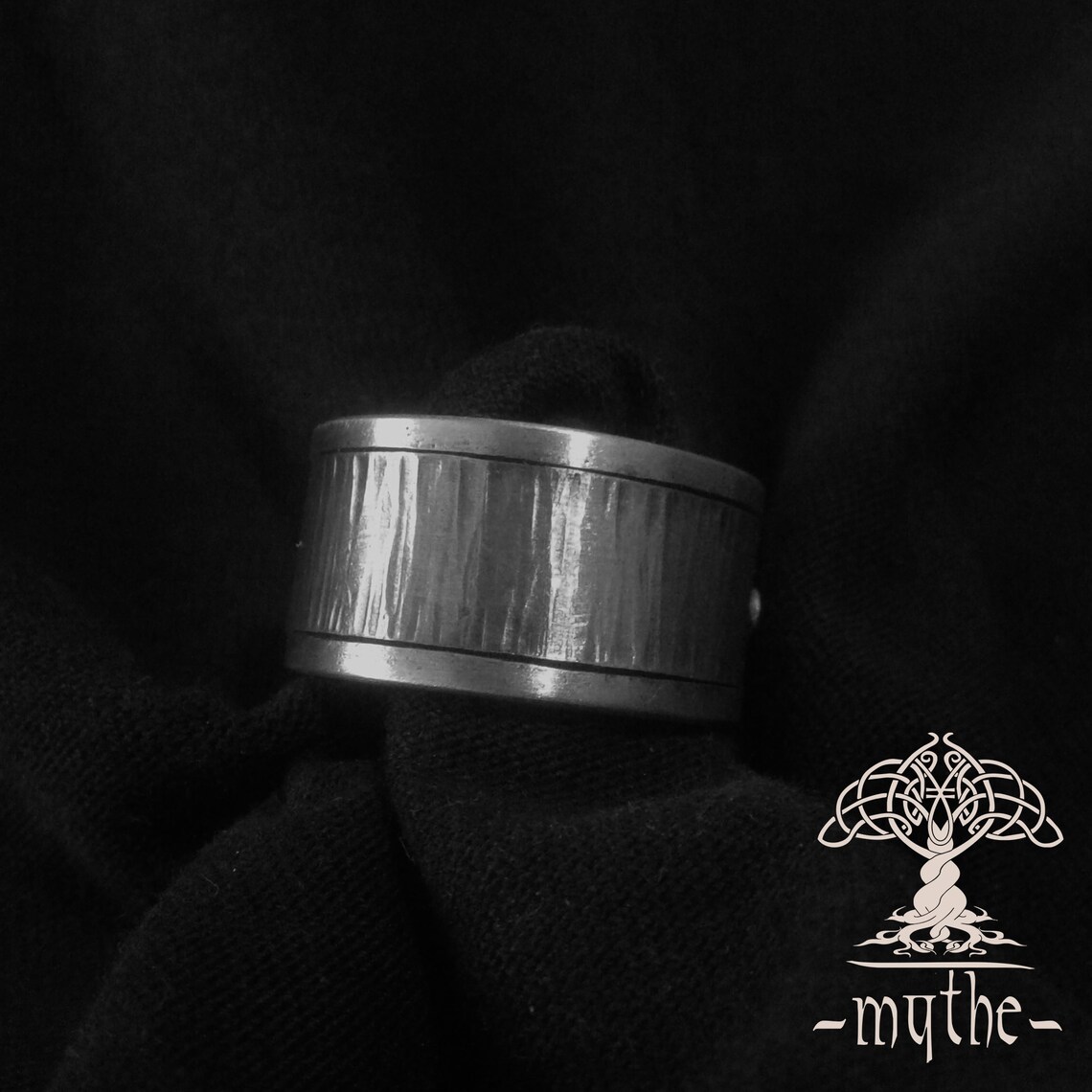 Hawkmoth ‘Sphinx’ Finger Ring main image 0